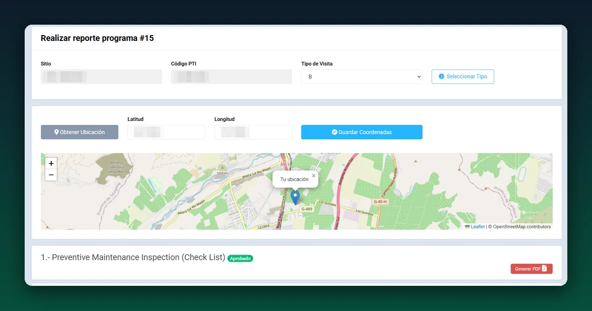 Formulario de reporte de mantenimiento con selección de sitio, tipo de visita, captura de coordenadas sobre un mapa y checklist de inspección preventiva aprobado